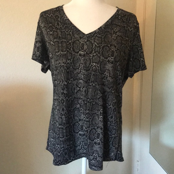 Danskin Tops - Danskin snakeskin print athletic top